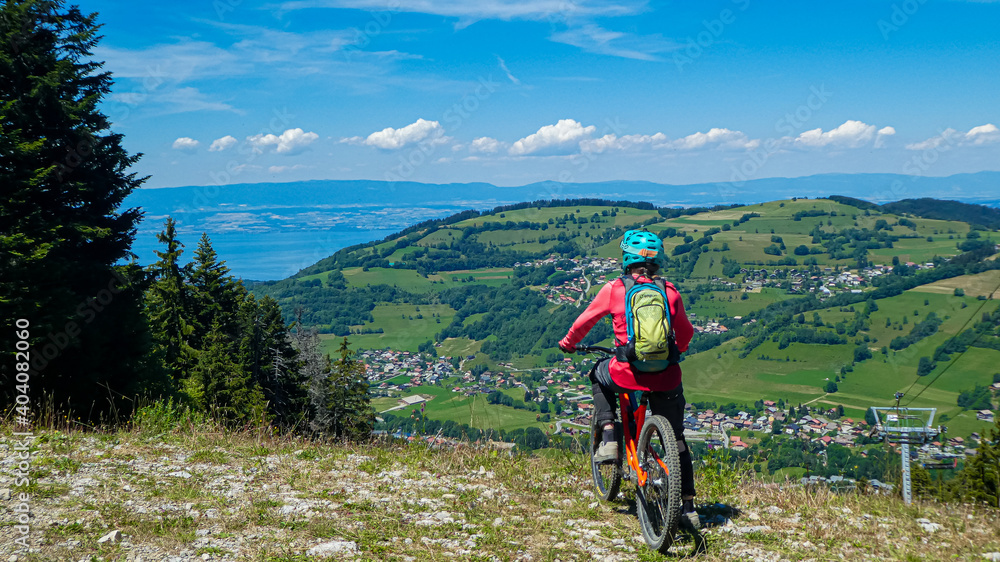 Obraz premium Mountain biker on mountain