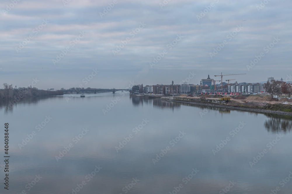 Kaiserbrücke in Mainz an einem Wintermorgen Kaiserbrücke in Mainz an einem Wintermorgen