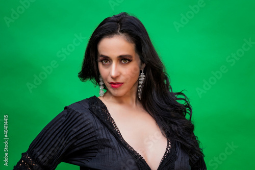 beautiful woman elegant on a green background © @Nailotl
