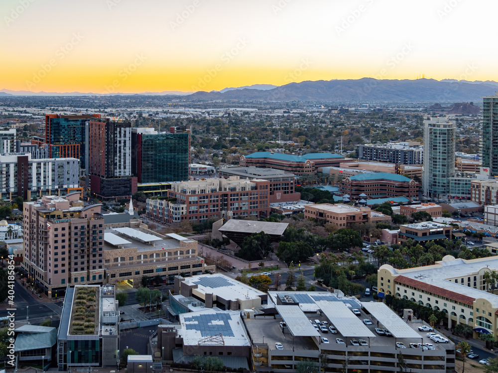 Obraz premium High angle view of the Tempe cityscape from A Mountain