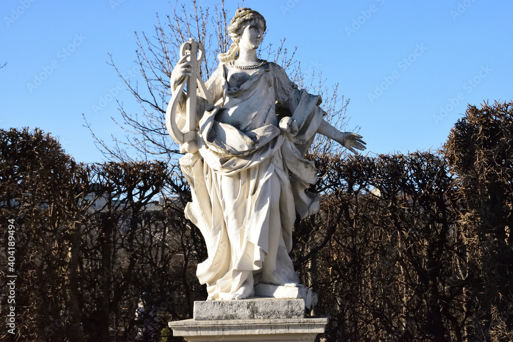 ベルヴェデーレ宮殿の銅像
