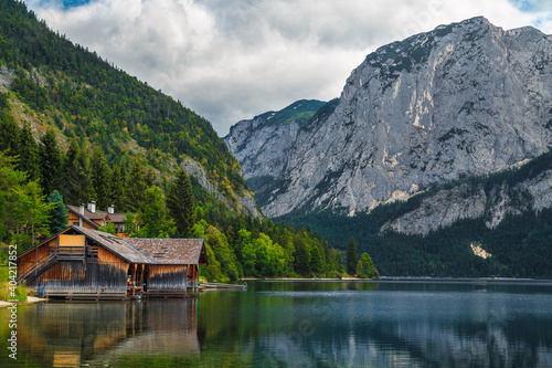 Fototapet Waterfront wooden boathouse and lake Altaussee in Salzkammergut region, Austria