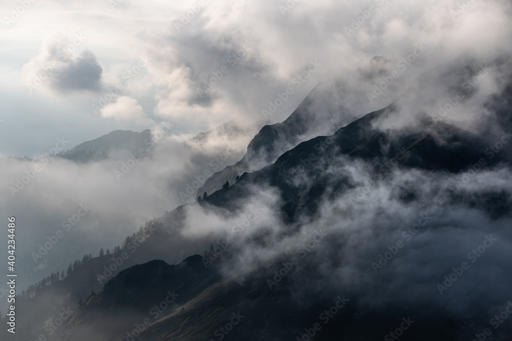 Obraz premium Höfats im Nebel