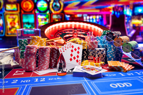 Casino set with Roulette, cards, dice and chips © Netfalls