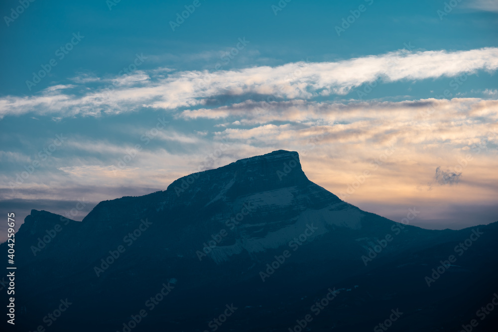 Obraz premium Mont Granier, couché de soleil en Janvier dans les Alpes Françaises