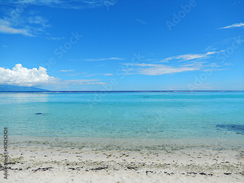 Fototapeta Naklejka Na Ścianę i Meble -  Пляж таити без людей днем. Фотография для открыток