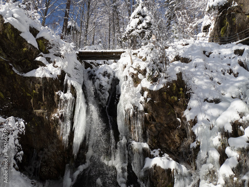 Gefrohrerner wasserfall