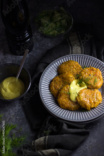 Süsskartoffelpuffer mit Senfsauce