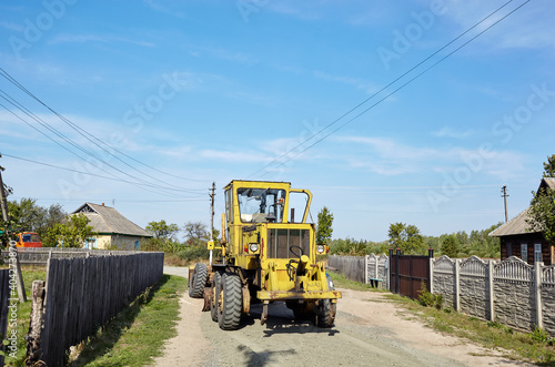 Road grader - heavy earth moving road construction equipment