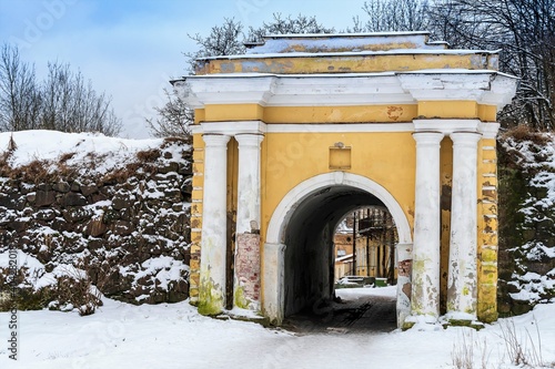 Fotografia Russia, Vyborg, January 2021. Ancient gate in the rampart.