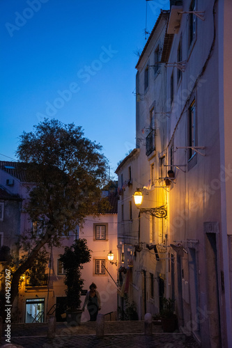 Lissabon in der nacht © barabasone