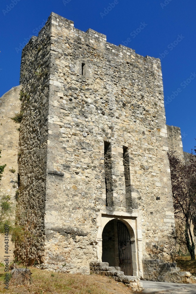 La Tour d’entrée du château de Montélimar