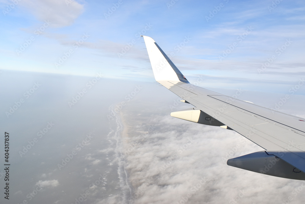 Obraz premium Beautiful white clouds floating high angle air, viewed from airplane window.