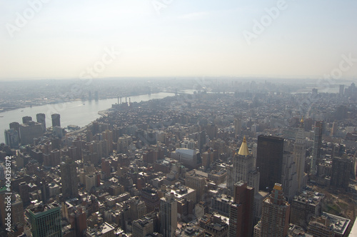 Vista panoramica de los edificios y rascacielos emblem  ticos de Manhattan  Nueva York . Estados Unidos de America