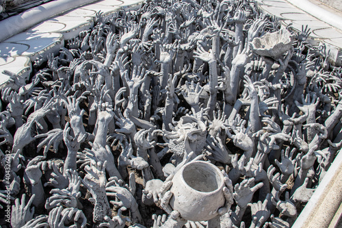 Картината върху платно Enfer du temple blanc ou Wat Rong Khun à Chiang Rai, Thaïlande