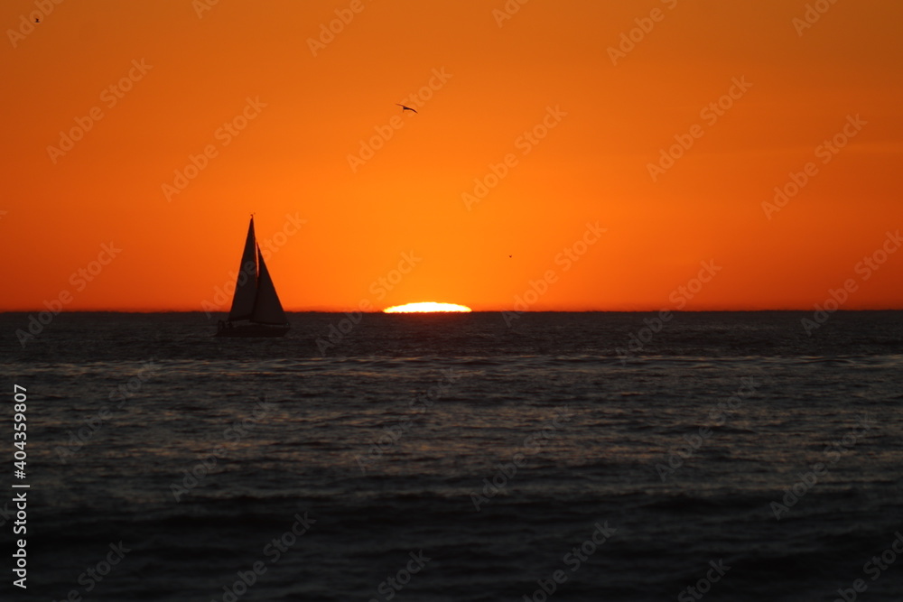 Fototapeta premium Beautiful sky during sunset at the sea