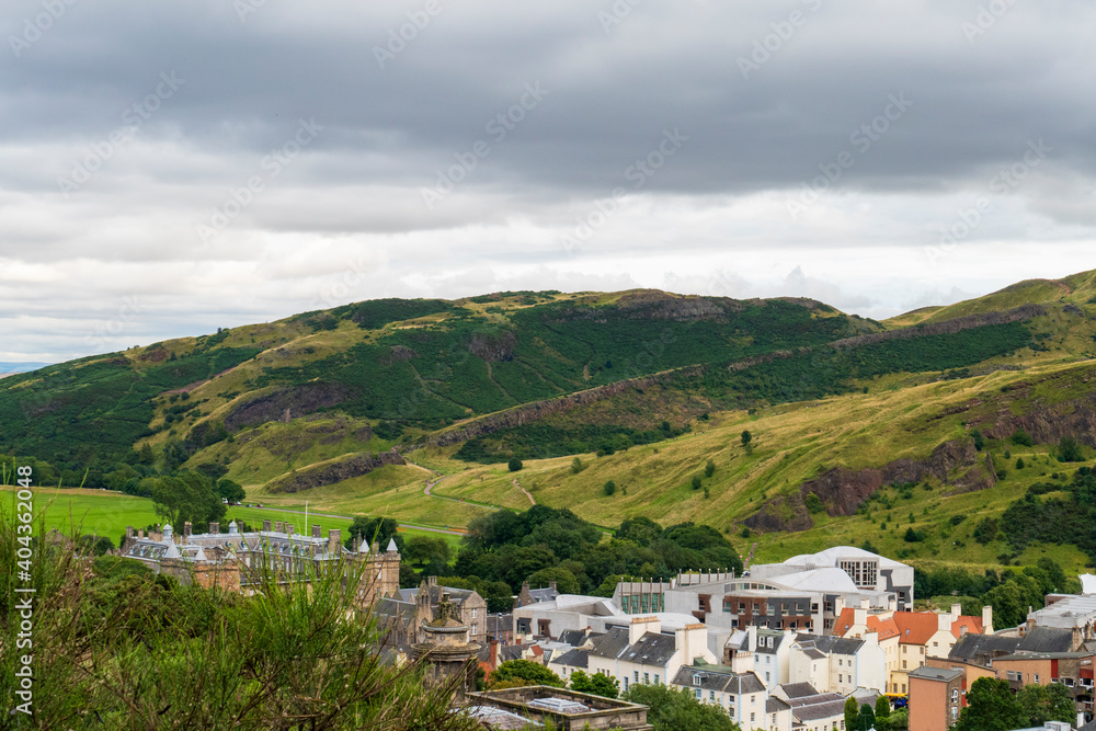 Holyroodpark mit dem Felsen Arthurs seat in Edinburgh