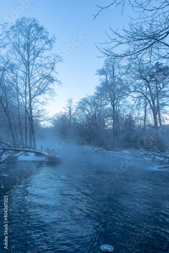 北海道冬の風景　阿寒郡阿寒町の樹氷と気嵐 © 英敏 松本