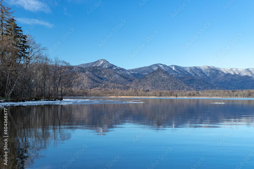 北海道　屈斜路湖の冬の風景