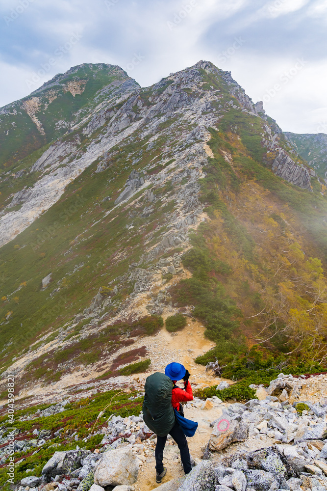 Fototapeta premium 常念山脈 登山者