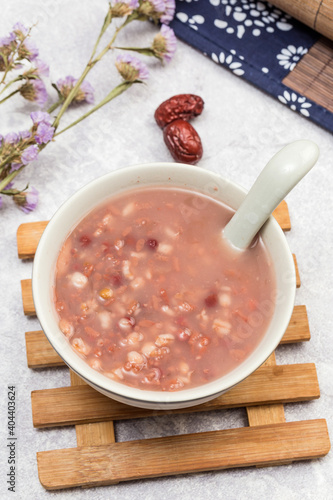 On Laba Festival, people have the tradition of making Laba porridge