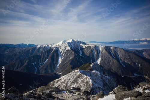 冬の甲斐駒ヶ岳から見る仙丈ケ岳