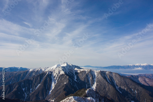 冬の甲斐駒ヶ岳から見る仙丈ケ岳 © Hachimitsu