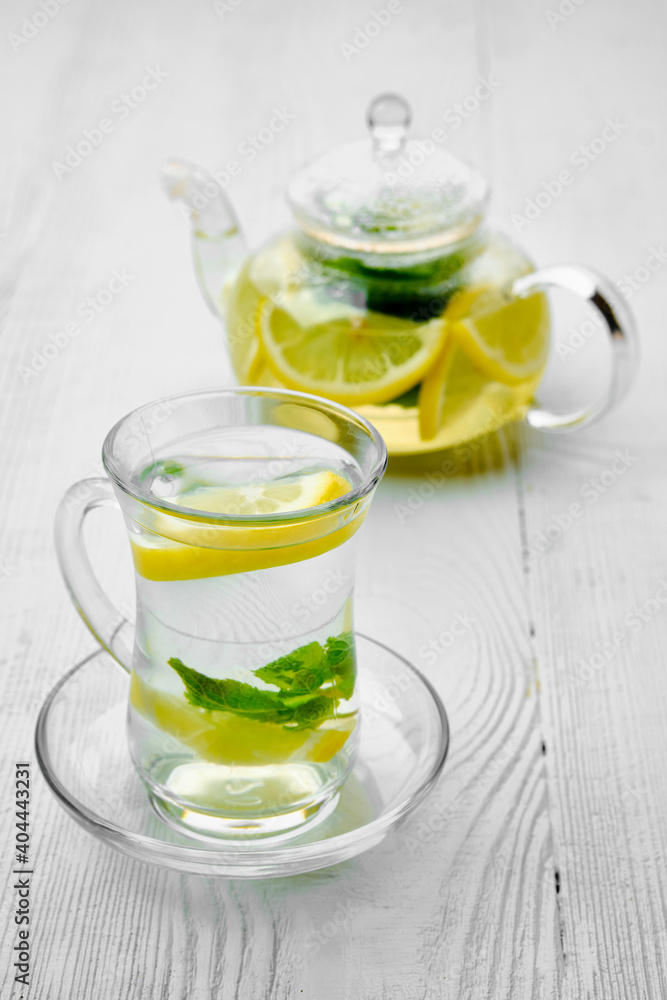 Antioxidant hot drink with lemon and mint Antioxidant hot drink with lemon and mint