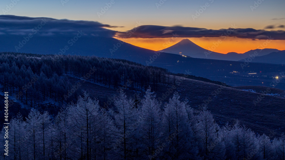 マジックアワー　富士山と霧氷