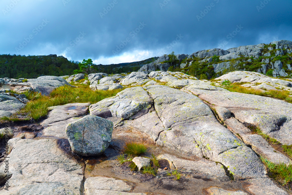 Φωτογραφία Hiking trail and mountain landscape of the Preikestolen and Lysefjord area in Ro