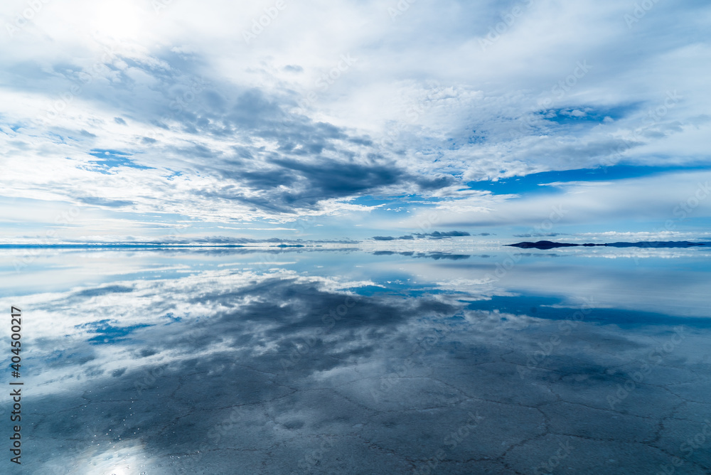 Reflejos en el Salar de Uyuni Reflejos en el Salar de Uyuni