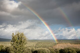 Vista di un doppio arcobaleno lungo il cammino francese