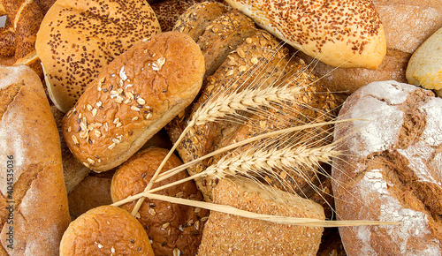 Different kinds of bread an...