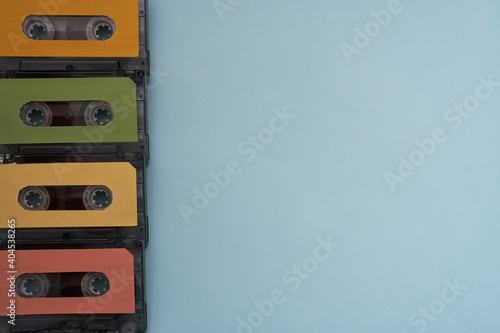 Casette colorido sobre fondo con colores pastel © arieldufey