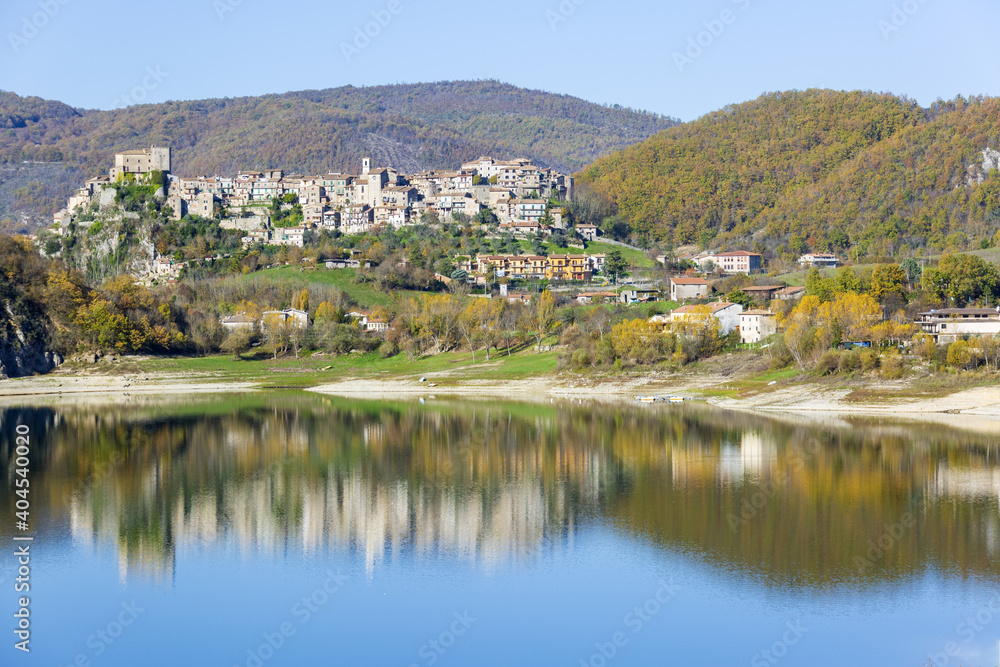 Lake Turano in Rieti.The colors of autumn. Reflections in water