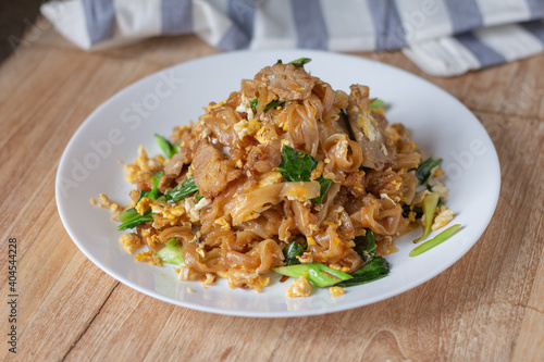 Stir-fried Rice Noodles with Soy Sauce and Beef