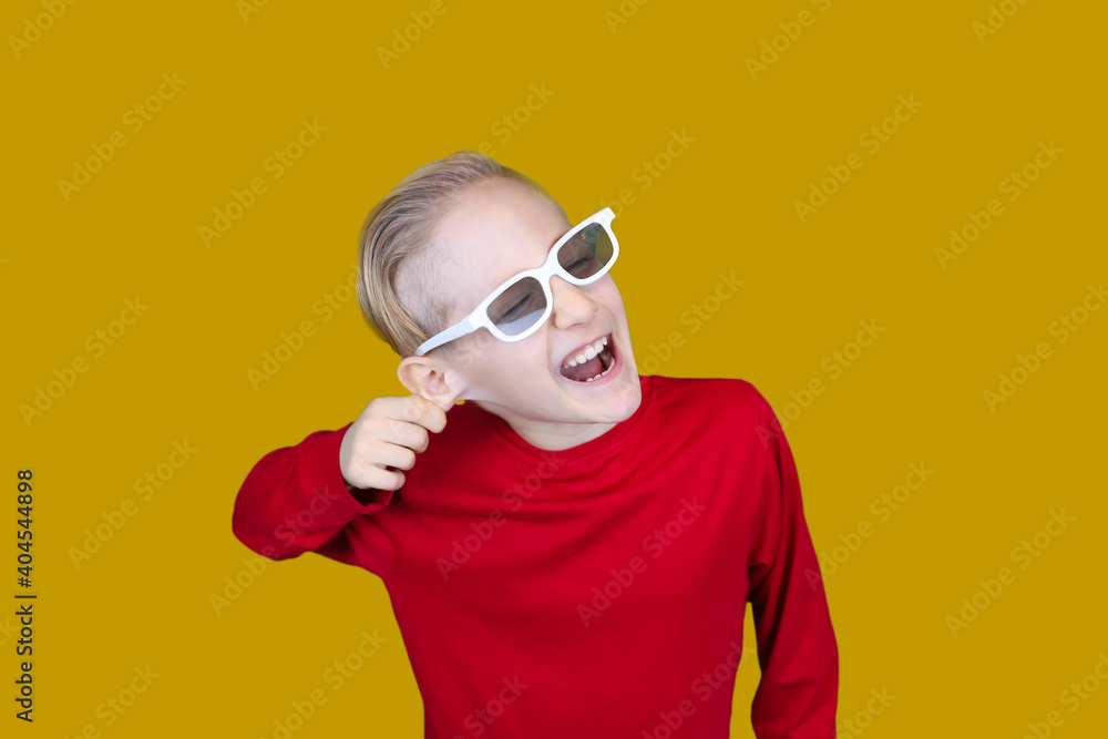 funny kid in glasses 3d movie pulls himself by the ear funny kid in glasses 3d movie pulls himself by the ear