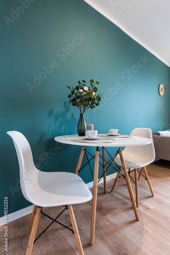 Obraz na płótnie flip flats - renovation = sale of an apartment / home staging w salonie