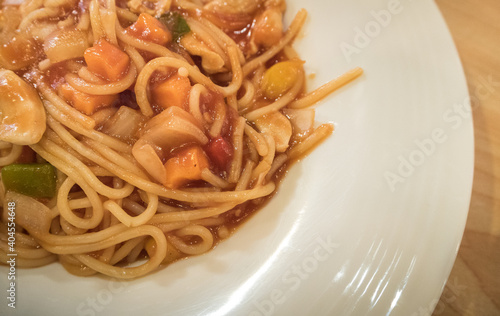 Obraz na płótnie Spaghetti in tomato sauce w salonie