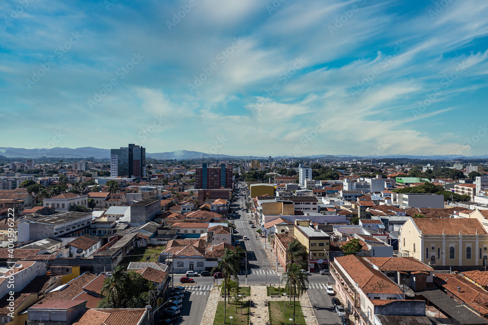 Foto aérea da cidade de Pindamonhangaba, interior de São Paulo, feita com Drone