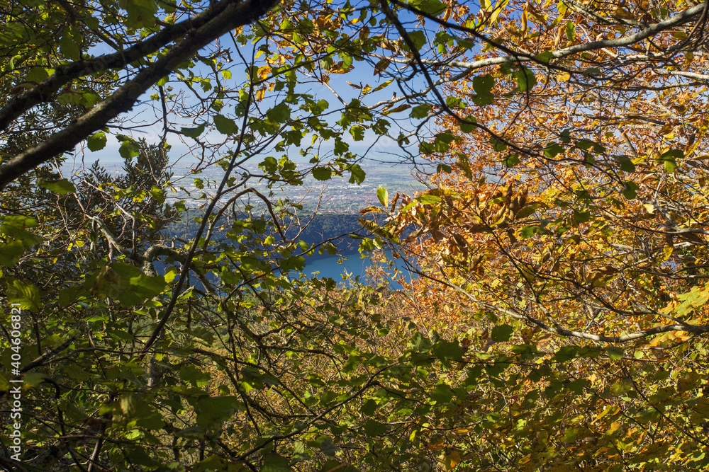 Obraz premium Cable mountain in Rome. The sacred way and woods in autumn. Colors, nature and a fairytale landscape