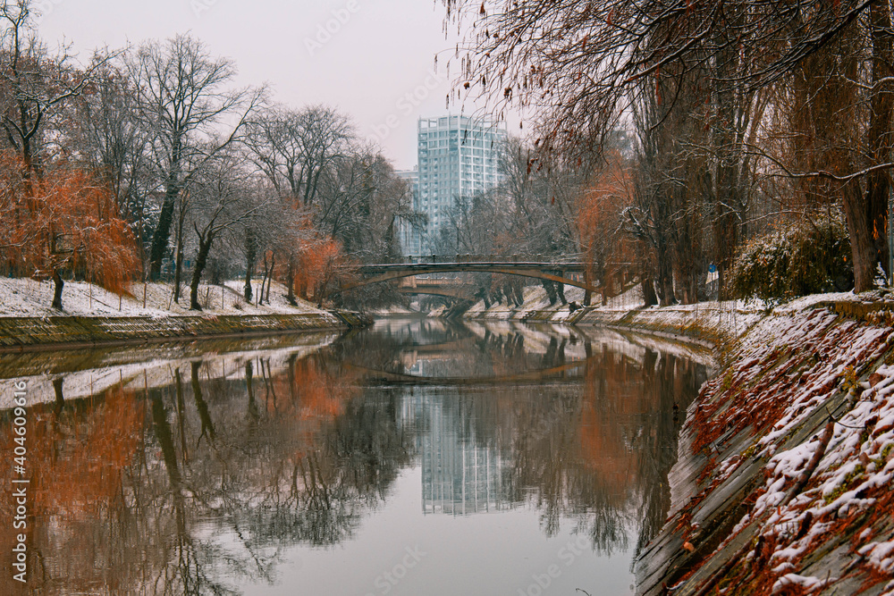 Fototapeta premium autumn in the city