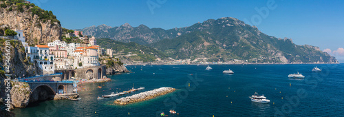 イタリア アマルフィの海岸沿いの景色 