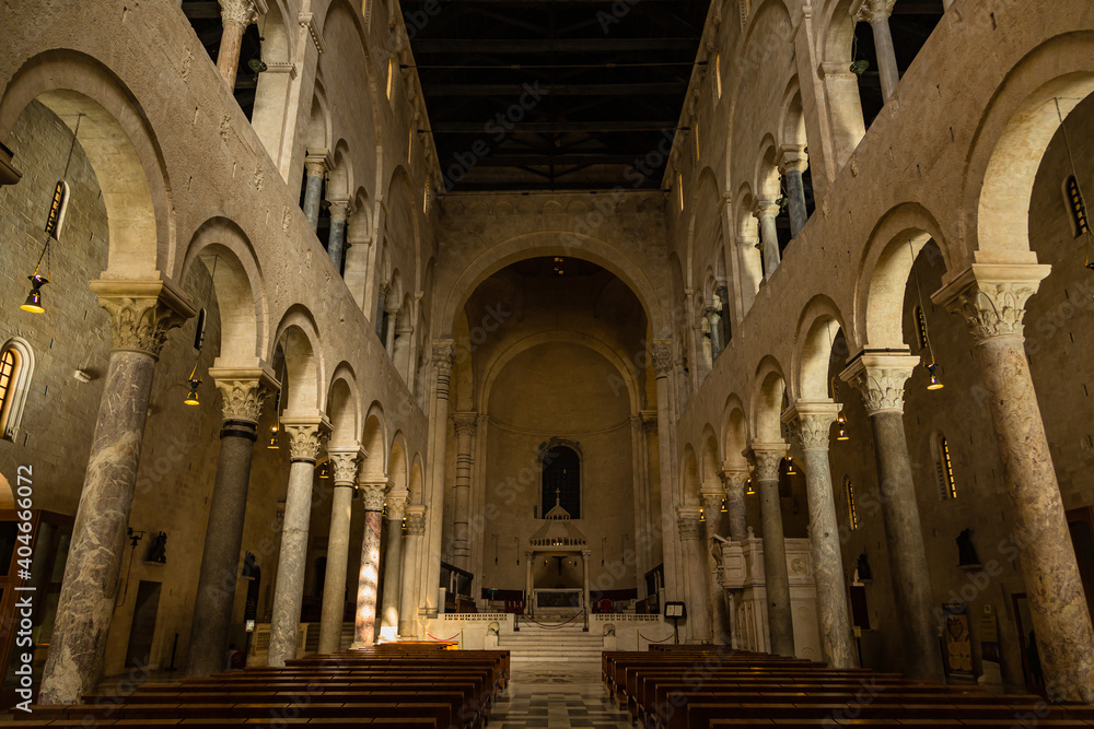 イタリア　バーリ大聖堂の聖堂
