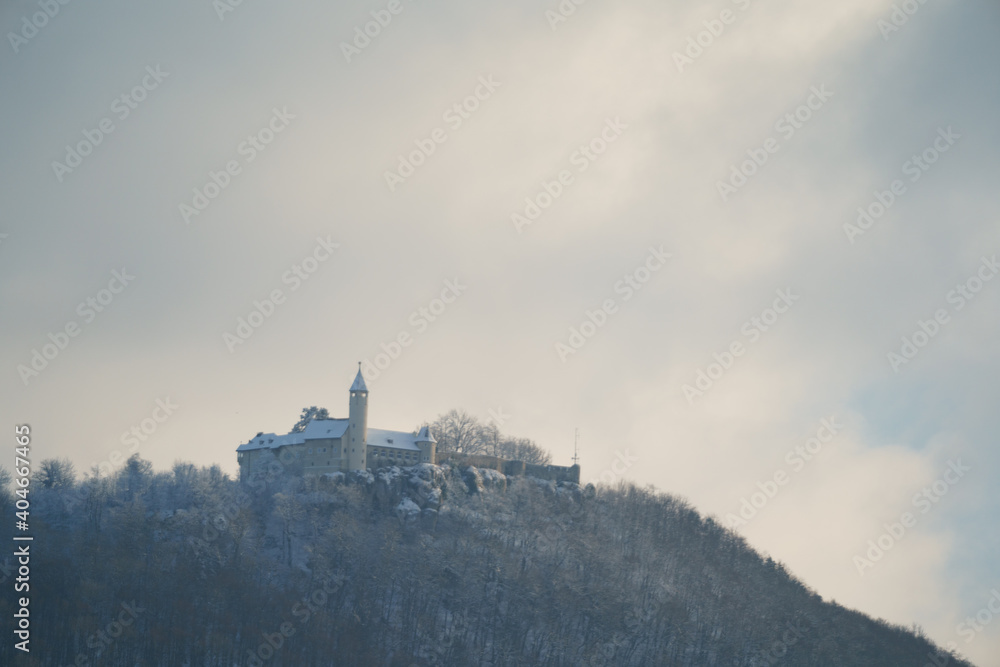 Im Burgenland - Burg Teck aus der Ferne bei Abenddämmerung im Winter