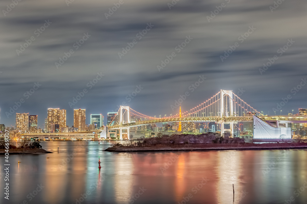 東京都港区台場から見た東京湾の夜景