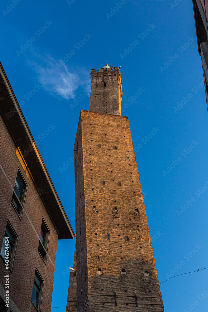 イタリア　ボローニャの斜塔
