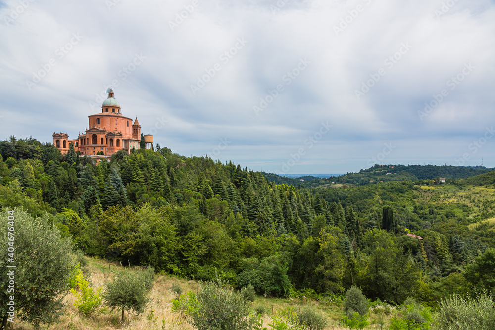 イタリア　ボローニャの丘の上にあるサン・ルカ教会

