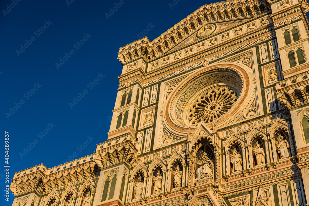 イタリア　フィレンツェのドゥオーモ、サンタ・マリア・デル・フィオーレ大聖堂のファサード