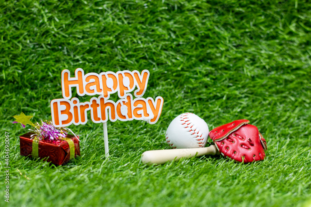 Naklejka premium Baseball birthday with sign and baseball gifts on green grass background